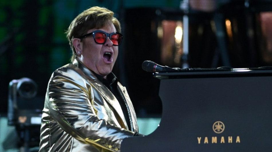 Seguidores de todo el mundo despiden a Elton John en su último concierto