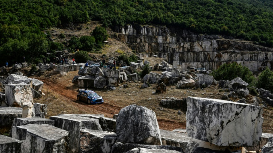 Neuville pasa a liderar el Rally de Grecia, Ogier muy cerca