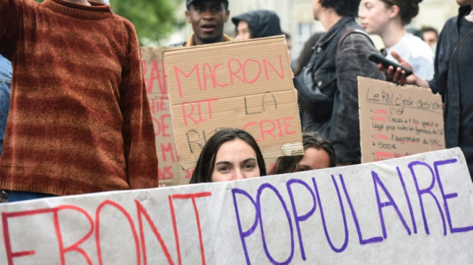 Législatives: la gauche dévoile son programme, Les Républicains étalent leurs divisions