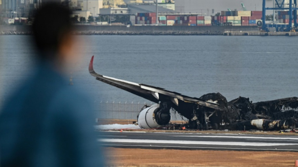 Japan Airlines pilots had no 'visual contact' before collision