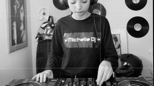 Dj Michelle, alla consolle a 12 anni, la più giovane in Italia