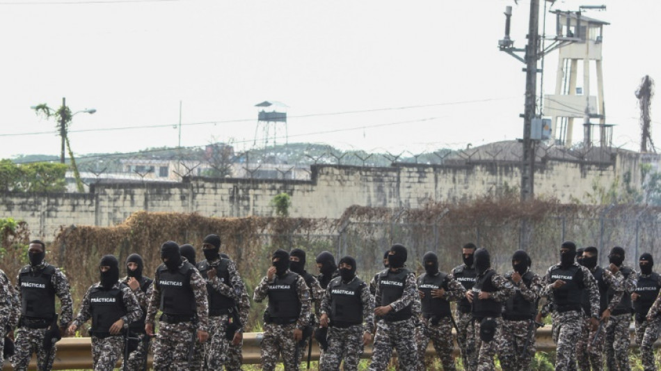 Ecuador drug violence: six police wounded in prison riot 