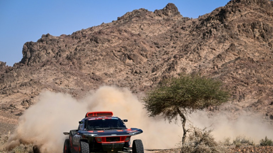 Carlos Sainz, más cerca de ganar el Dakar tras una avería de Loeb