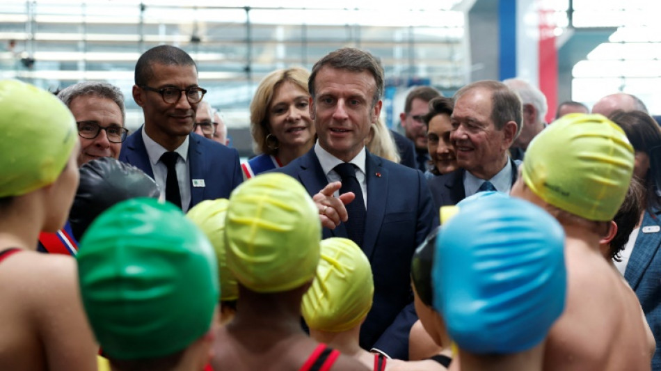 Macron inaugure le centre aquatique avant une "revue de chantier" à 100 jours des JO