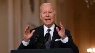 Biden délivre un appel passionné à limiter la vente de fusils d'assaut