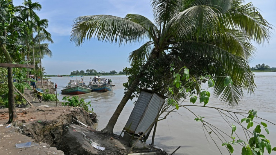 Au Bangladesh, les réfugiés climatiques fuient leurs villages emportés par les eaux