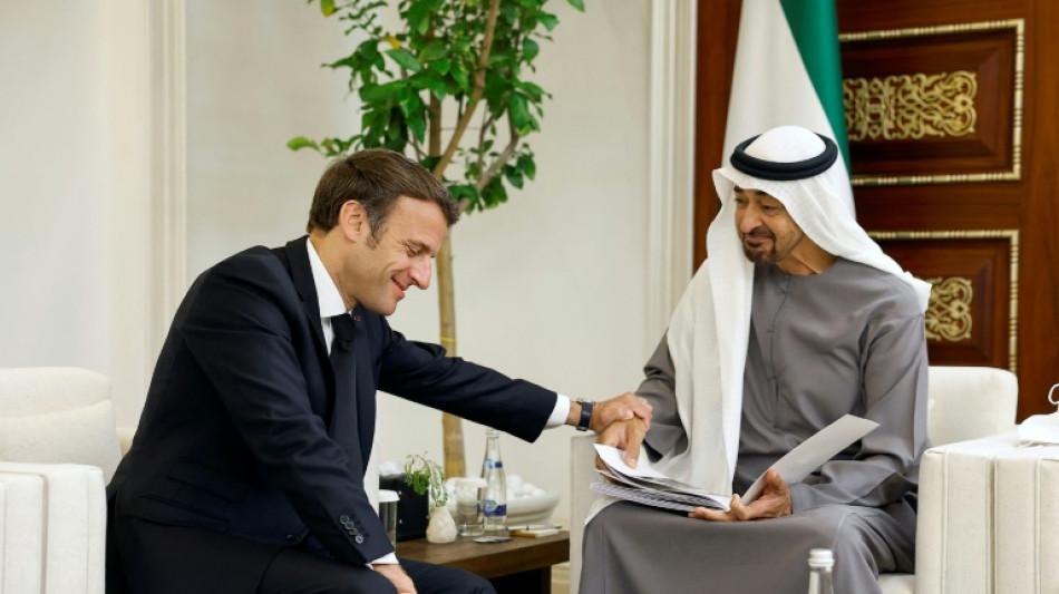 Macron aux Emirats où affluent des dirigeants du monde entier