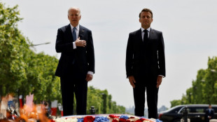 Macron empfängt US-Präsident Biden am Pariser Triumphbogen