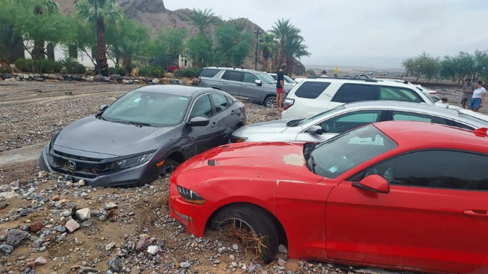 Rare flooding traps 1,000 people in US Death Valley