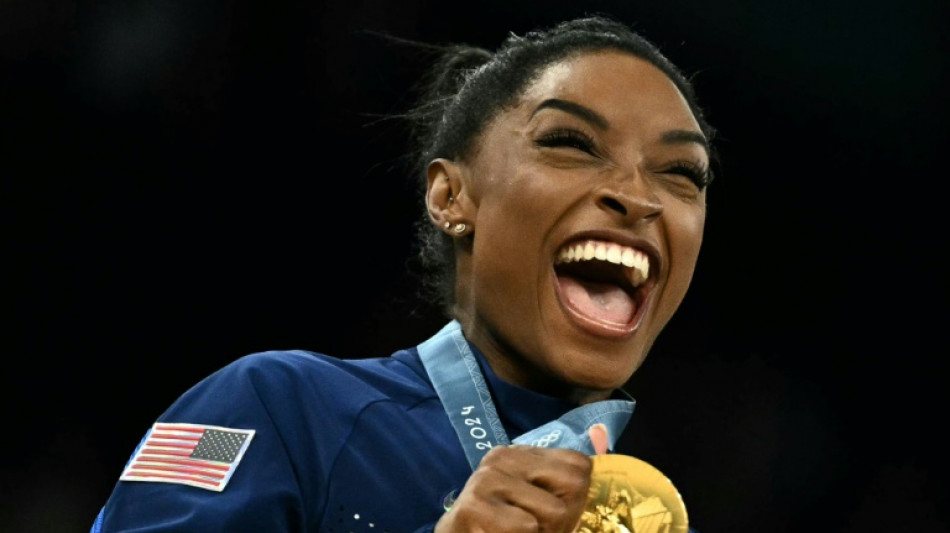 Biles conquista su primer oro en un París que revive polémicas por su ceremonia