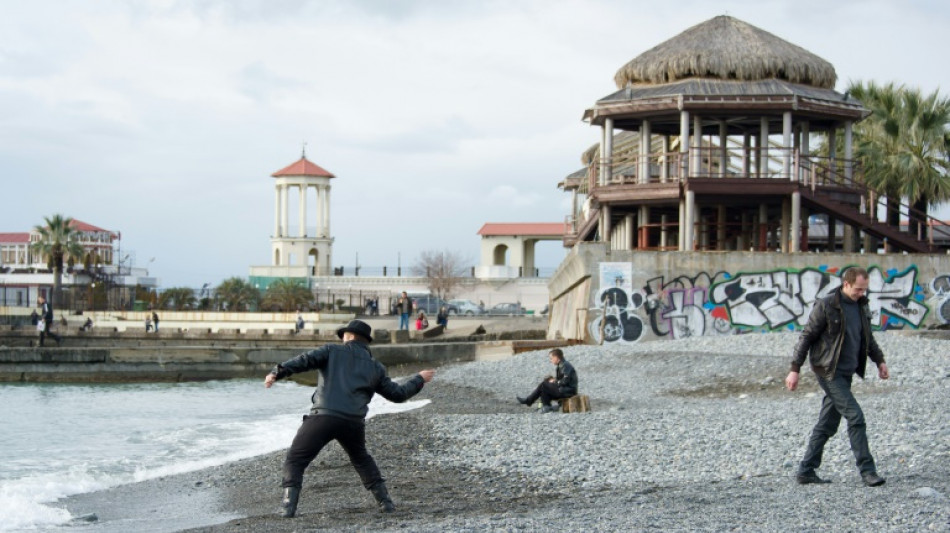 Skimming stones? Try a heavier, curvier rock, scientists say