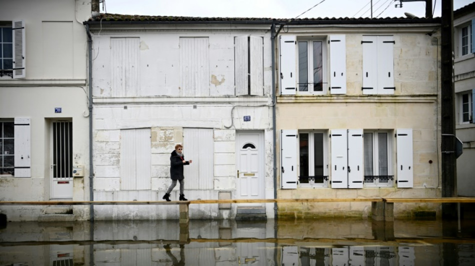 D'Angoulême à Saintes, la Charente déborde et les habitants font avec