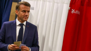 Législatives: crispations chez LR et à gauche, Macron reporte sa conférence de presse