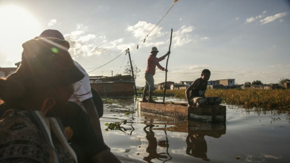 Casas en ruinas y ratas por doquier tras el paso de la tormenta Ana en Madagascar