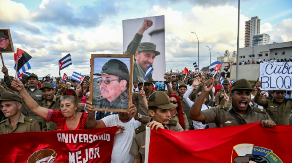 Multitudinaria marcha contra el bloqueo frente a la embajada de EEUU en Cuba