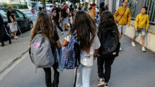 Abayas, pénurie d'enseignants: l'année scolaire démarre lundi entre défis et défiance