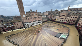 Palio di Siena rinviato a domani causa pioggia