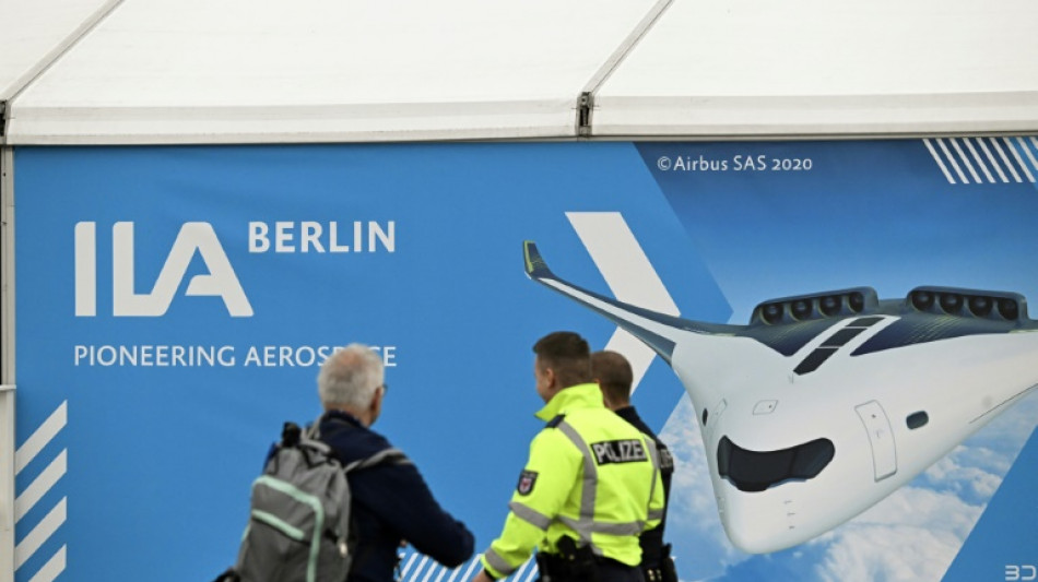 Luftfahrtmesse ILA in Berlin eröffnet - Kanzler gibt Branche Rückendeckung