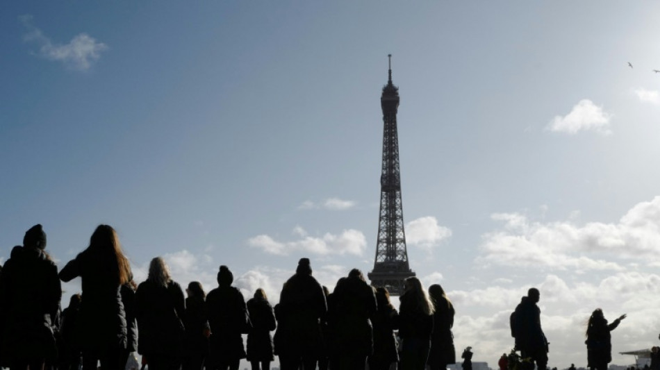 La policía francesa investiga dos falsas alertas de bomba en la Torre Eiffel