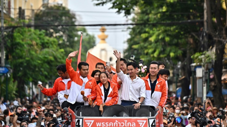 Thaïlande: la Cour constitutionnelle va examiner la dissolution du principal parti d'opposition