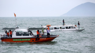 Trece muertos en el naufragio de un barco turístico en Vietnam