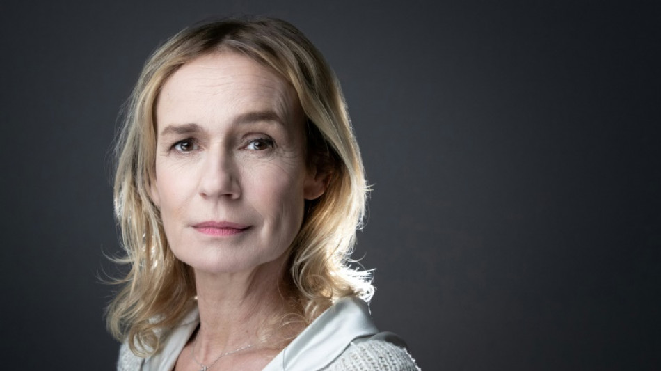 Enquête après la plainte de Sandrine Bonnaire sur la mort de sa mère, résidente d'Ehpad