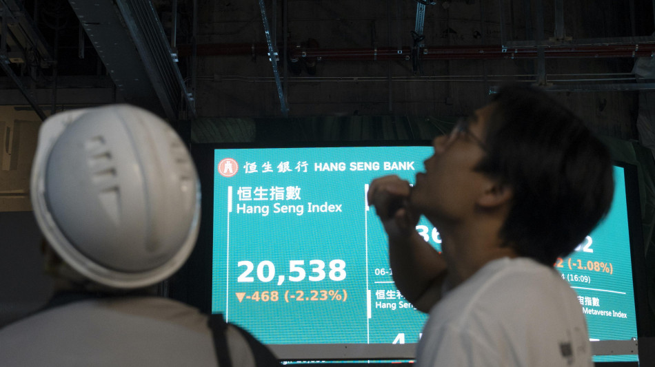 Borsa: Hong Kong positiva, chiude a +1,23%