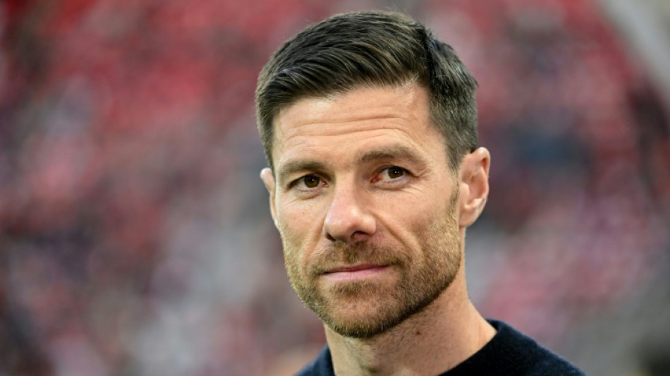 Golpista na Tailândia se passa por Xabi Alonso e pede dinheiro para ir ao Liverpool