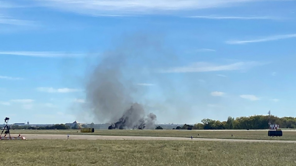 Sechs Tote bei Zusammenstoß von Welkriegs-Flugzeugen bei Flugschau in Dallas