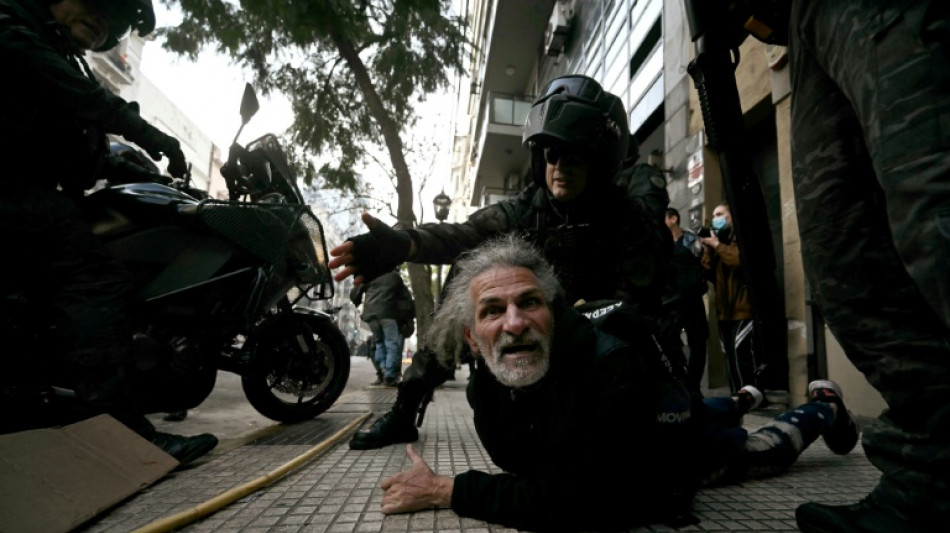 El Congreso argentino convalida el veto de Milei al aumento de las jubilaciones pese a las protestas