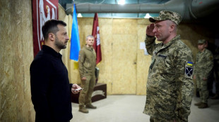 Zelenski visita en la frontera a las tropas ucranianas que combaten en Kursk