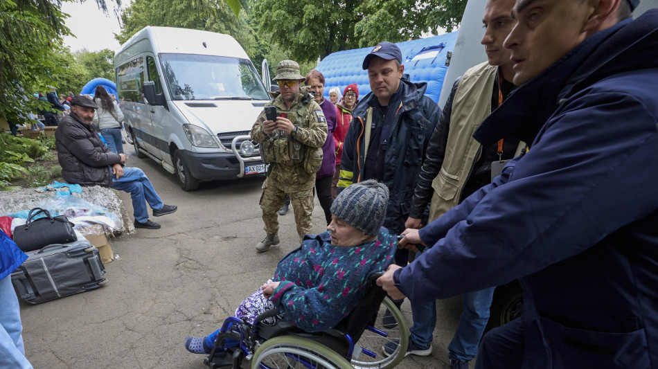 Kiev, evacuate 8.000 persone nella regione di Kharkiv