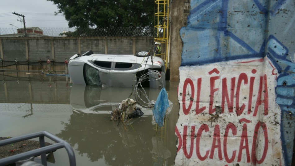 Temporal castiga Rio de Janeiro e deixa pelo menos nove mortos