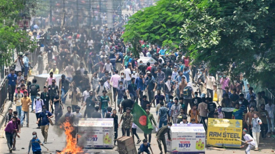 Bangladesch: Studenten setzen nach Zusammenstößen mit Polizei TV-Sender in Brand