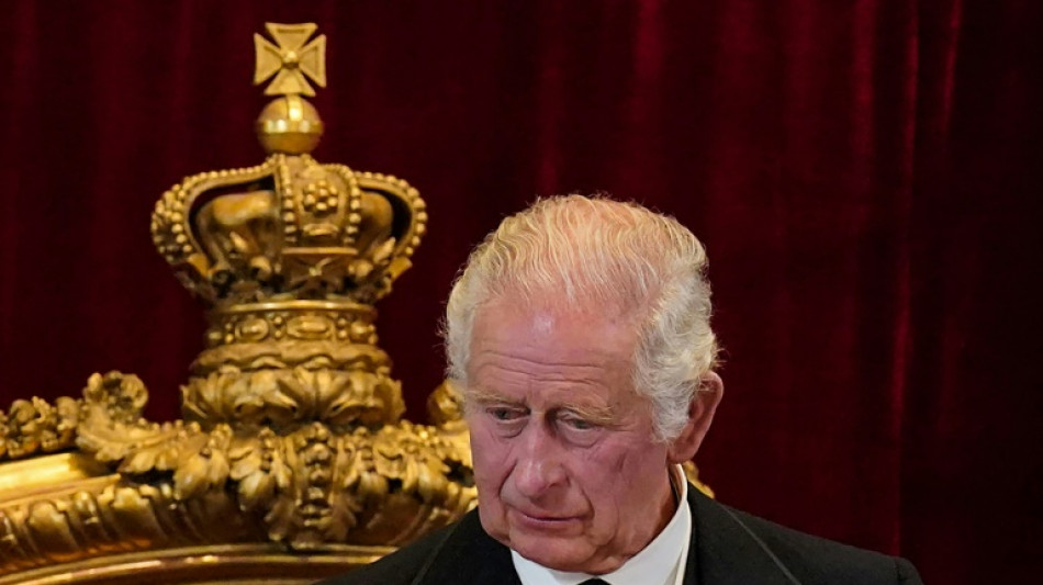 Proclamé roi, Charles III assume ses "devoirs et responsabilités"