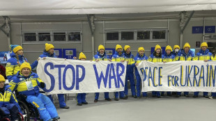 Ukraine mit Anti-Kriegsbanner - Deutschland mit Solidaritätsaktion