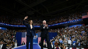 "Regain d'espoir" chez les démocrates au premier meeting de Kamala Harris et Tim Walz