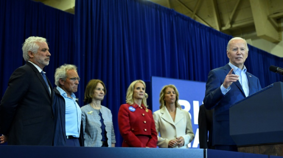 Biden reçoit l'onction des Kennedy face à la menace du neveu de "JFK"