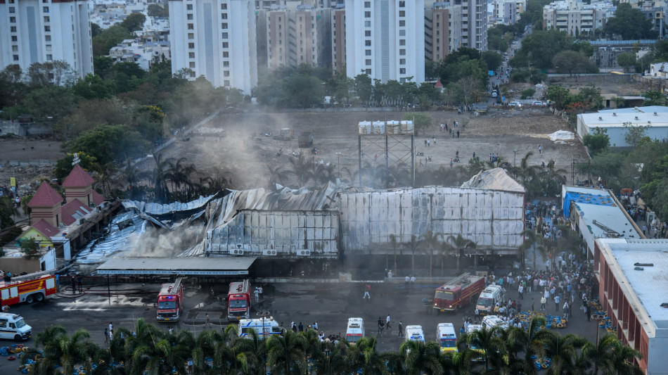 Sale a 27 morti il bilancio del rogo in un luna park in India