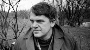 Muere el escritor checo Milan Kundera a los 94 años