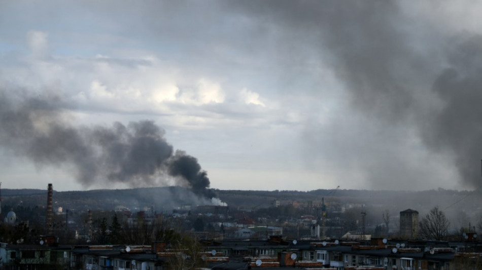 Ukraine: sept morts dans des frappes sur Lviv, la Russie affirme avoir capturé des Britanniques