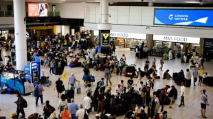 Las aerolíneas reanudan gradualmente sus servicios tras el fallo informático mundial