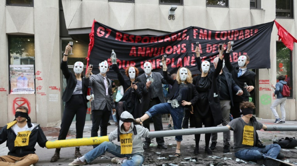 Des militants climat ont bloqué l'entrée du FMI à Paris