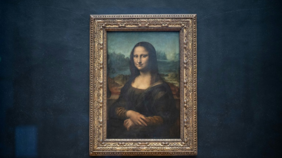 Una protegida Gioconda recibe un tartazo en el Louvre