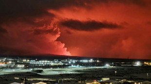 Erupción volcánica baja de intensidad en Islandia, donde la población recupera vida normal