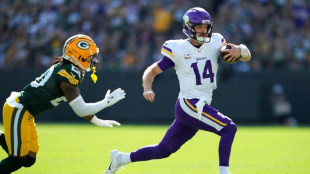 Vikings march on with win at Packers, Chiefs stay unbeaten