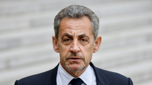 Expresidente francés Sarkozy a juicio por financiación ilegal de campaña 