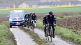 Paris-Roubaix: un peloton traumatisé par les chutes et voilà l'Enfer du nord