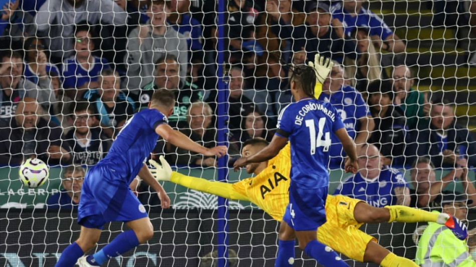 Vardy strikes as Leicester hold misfiring Spurs