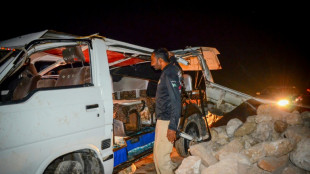 Al menos 20 muertos, 11 de ellos niños, en un accidente de autobús en Pakistán